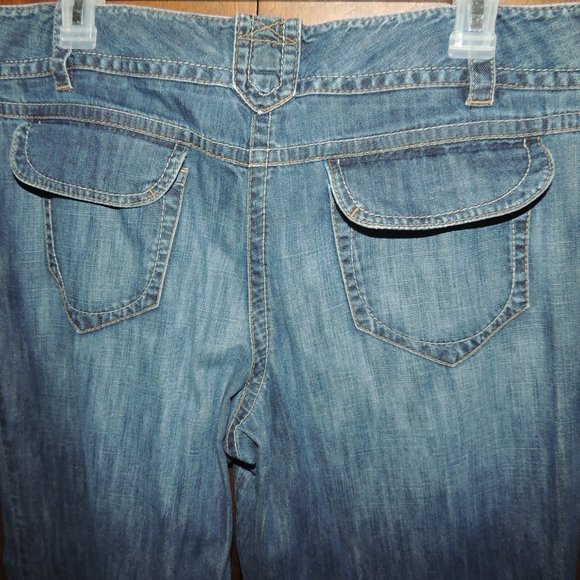 Ann Taylor LOFT - Button Tab, Cuffed Wide Leg Jeans in Saturated Rinse - Picture 5 of 7